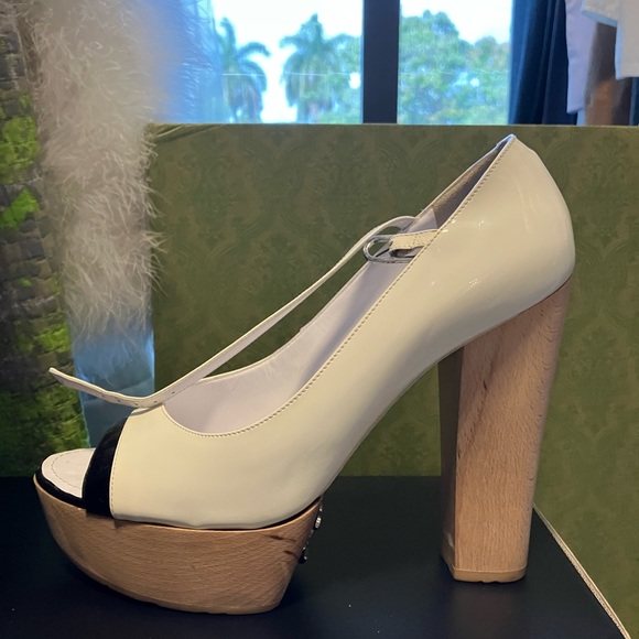 Chanel worn once broken ankle .38 Unique and magnificent. now $300 now $200 - Picture 12 of 15